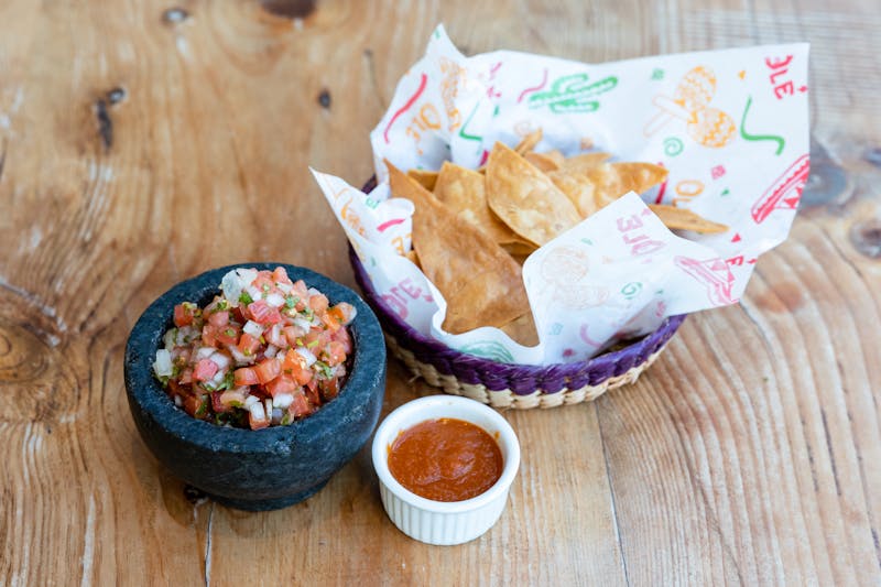 Costa Vida Fresh Guacamole and Chips